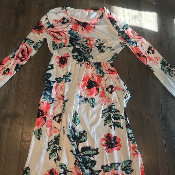 White maxi dress, long sleeve floral summer dress - Picture 2 of 8